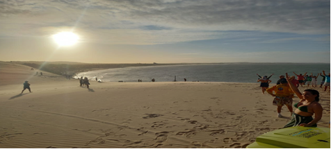 Um cenário paradisíaco. As praias do Rio Grande do Norte. Mar calmo e lindas enseadas. De um lado dunas e extensas faixas de areias brancas de outro lado águas em tons degrade – Foto: Christina Hayne