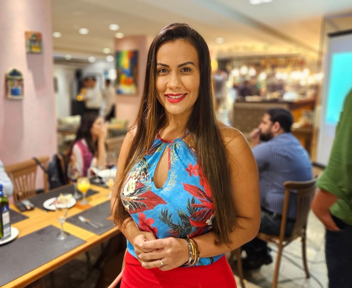 A presidente da ABAV-MA, Dayanna Barbosa, elogiou a iniciativa do Vila Aty e disse que essa aproximação com o trade é fundamental para o mercado de turismo – Foto: Juliana Vieira