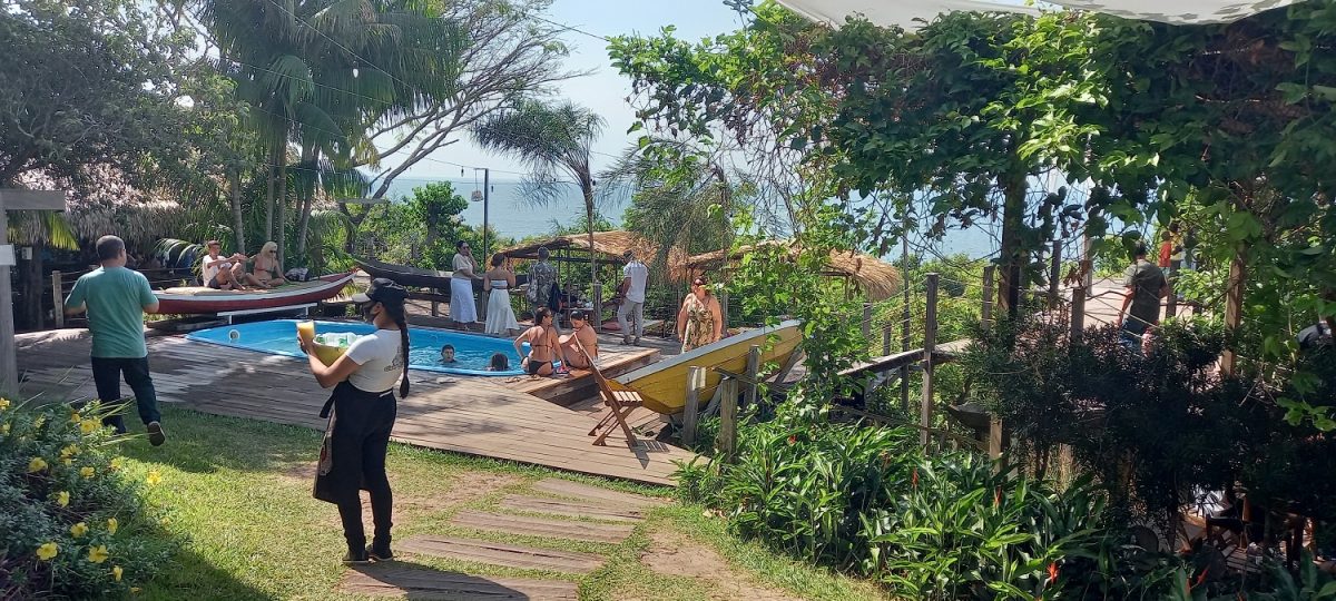 Às margens do Rio Tapajós, o Restaurante Casa de Saulo com sua gastronomia regional autêntica e saborosa - Foto: Gutemberg Bogéa