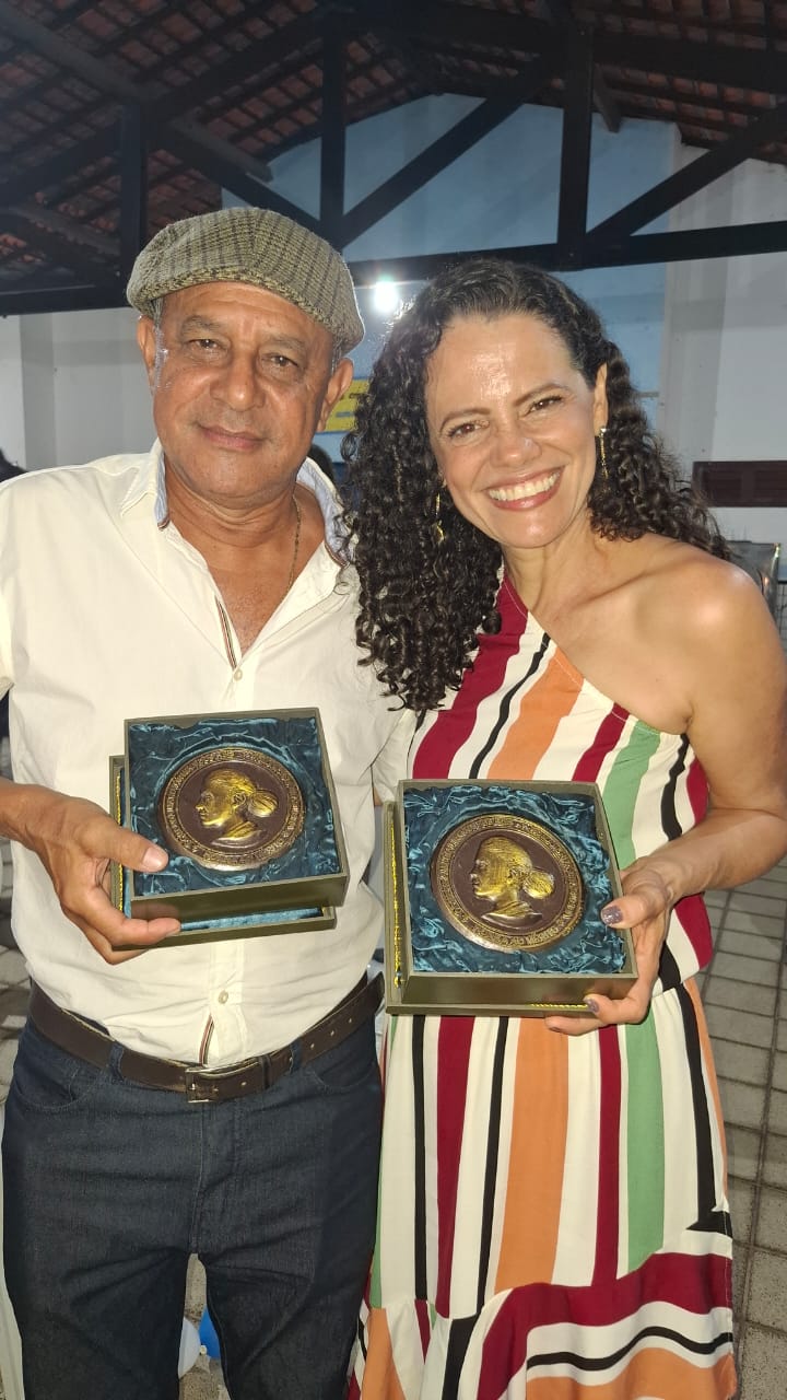 O Prof. Raimundo Luiz Ribeiro, ex-diretor da Escola de Música do Estado do Maranhão e a profª Denise Santiago Figueiredo – Foto: Gutemberg Bogéa 