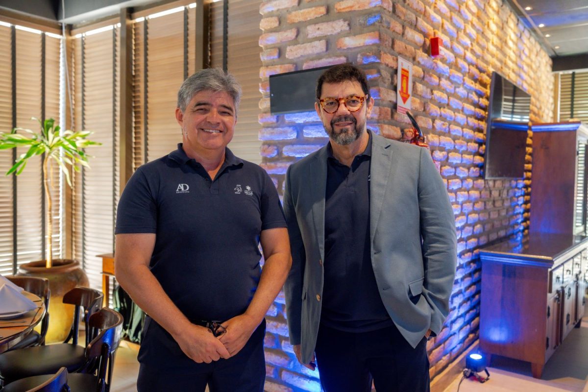 O diretor regional da AD Shopping, Tony Bonna e o gerente geral do São Luís Shopping, Washington Macário – Foto: Divulgação