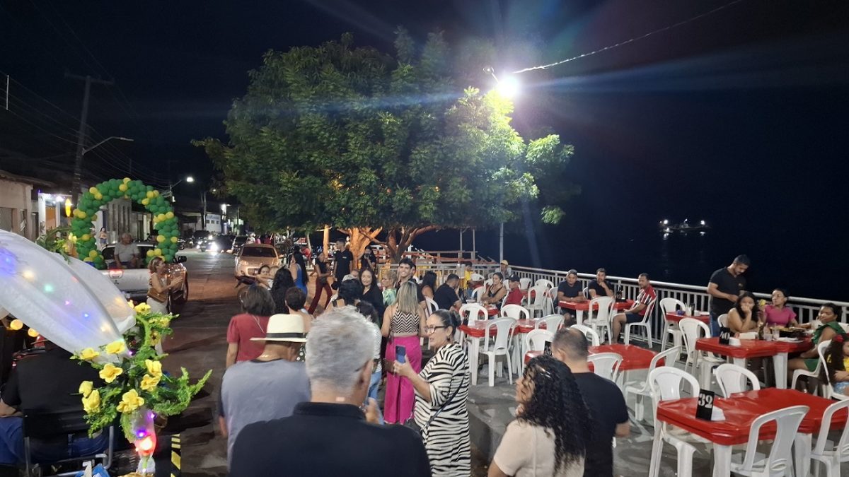 Dando início às festividades dos 240 anos da Igreja Matriz da cidade, a Serenata Volante percorreu as margens do Rio Mearim ”O Princípe Soberano” dos rios maranhenses - Foto: Gutemberg Bogéa