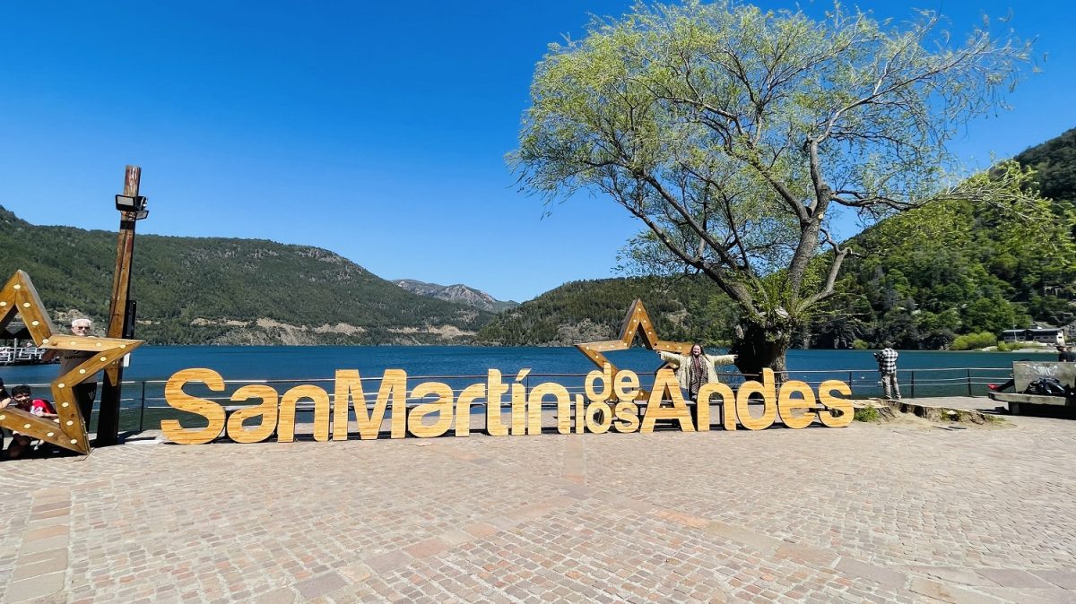 A charmosa Vila de San Martín de los Andes, destino final do tour de um dia inteiro, que percorre 7 Lagos – Foto: Divulgação