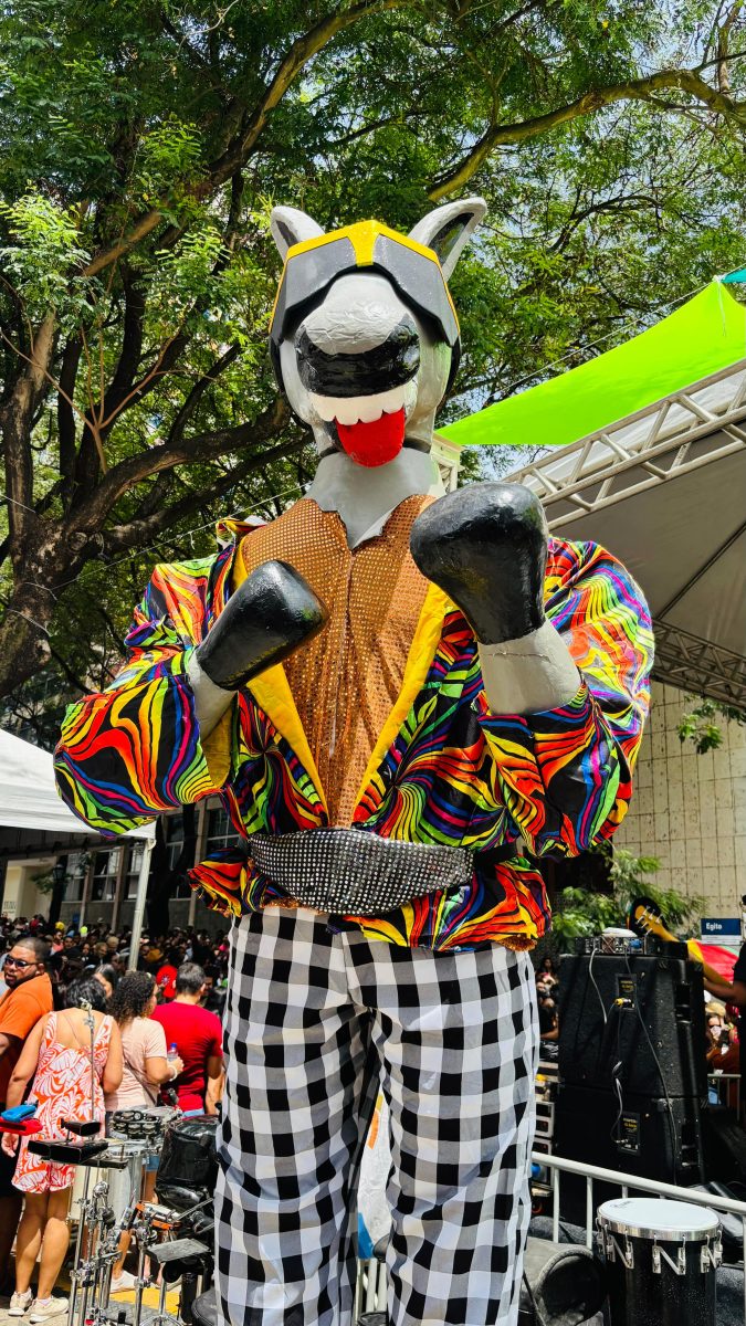 Jegue Folia cativou os presentes com o seu mascote  – Foto: Divulgação