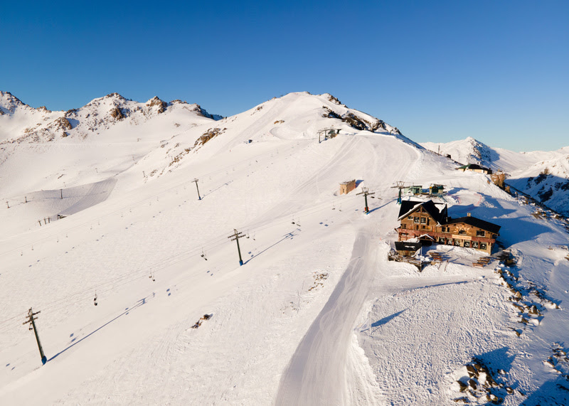 Investimentos significativos elevaram a qualidade da neve e da infraestrutura turística de Bariloche - Foto: Divulgação