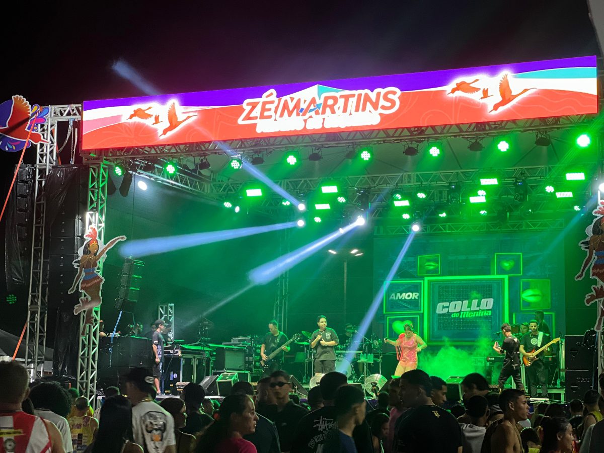 No palco da Praça Juca Martins, uma super estrutura para receber os artistas. No detalhe, a Banda Collo do Menina – Foto: Davi Lincoln