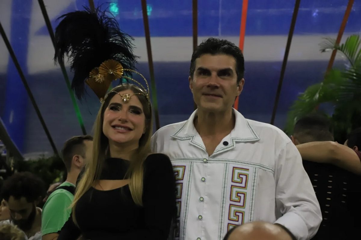 A Primeira-Dama Daniela e o Governador Helder Barbalho comandaram a noite de desfiles da Aldeia Cabana em Belém do Pará - Foto: Mauro Ângelo