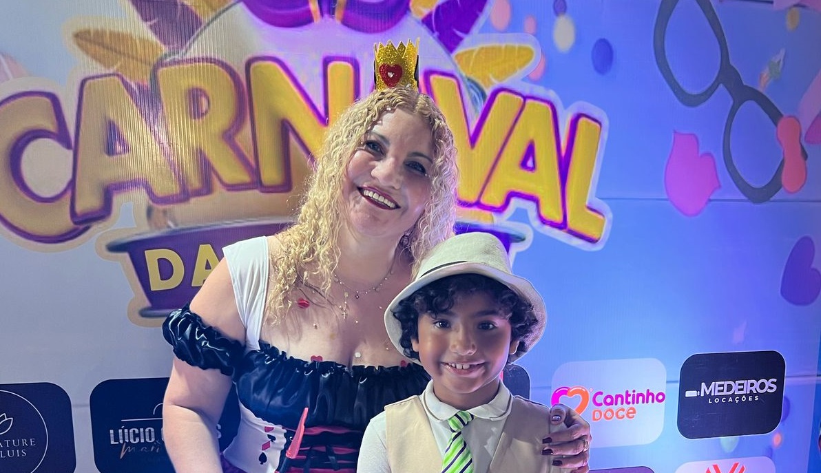 Dra. Diana Ferreira com um folião mirim - Foto: Divulgação