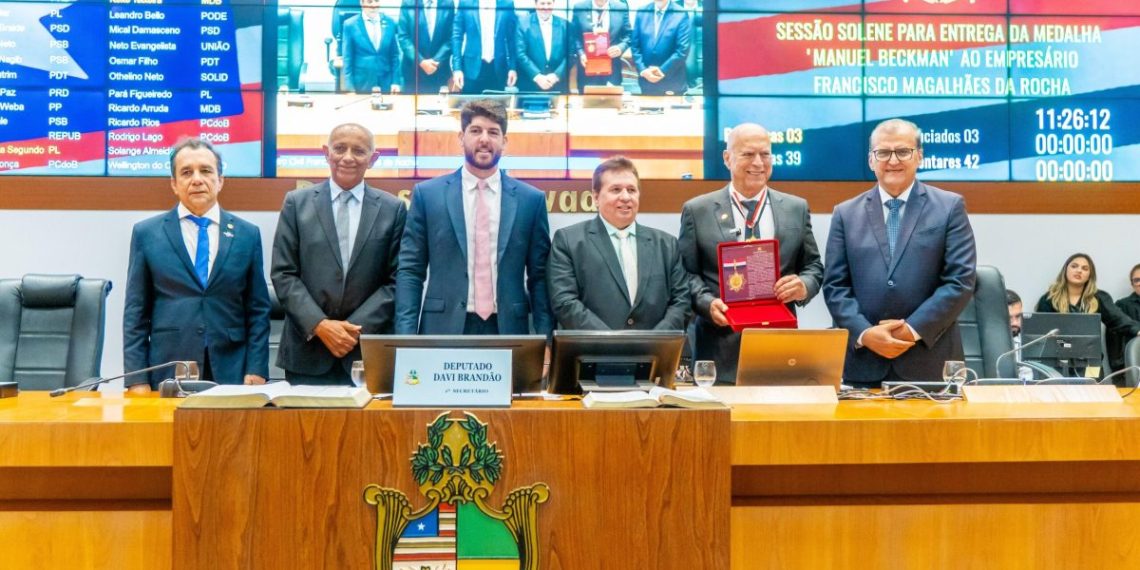 O empresário Francisco Magalhães da Rocha durante homenagem em sessão solene na Assembleia Legislativa do Maranhão – Foto: Divulgação