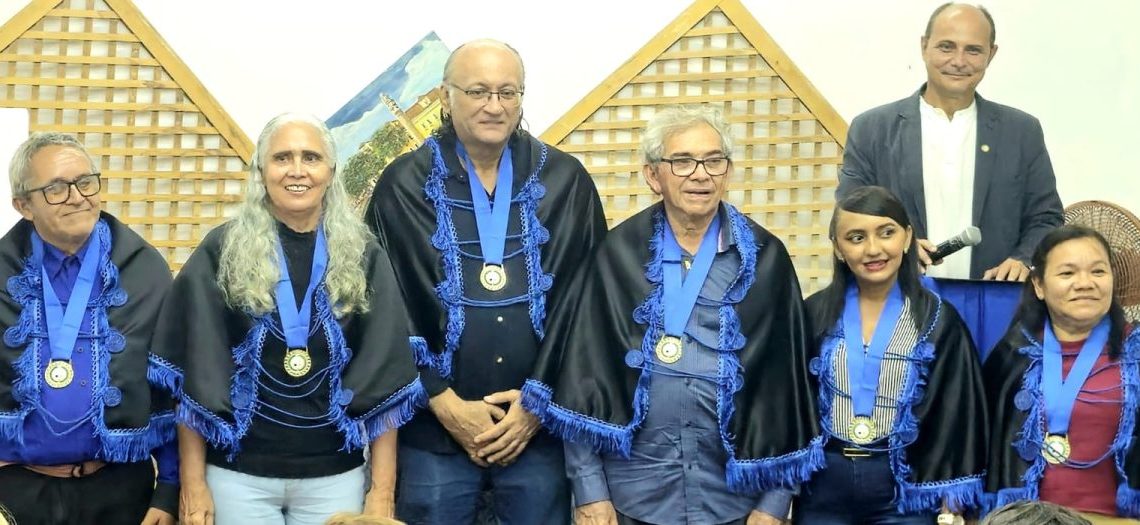 Seis acadêmicos tomaram posse – Foto: Divulgação