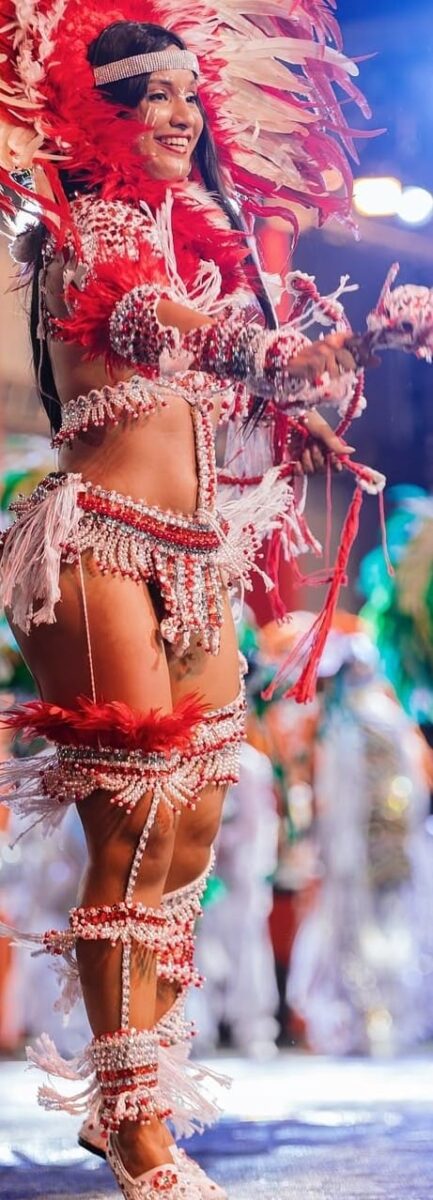 Festa ganha intensidade com as homenagens a São João, São Pedro e São Marçal. No detalhe, a beleza das índias e o colorido das indumentárias - Foto: Reprodução 