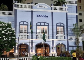 No detalhe, a arquitetura do Hotel Sonata mantendo firme o propósito de resgate da memória da cidade de Fortaleza – Foto: Gutemberg Bogéa
