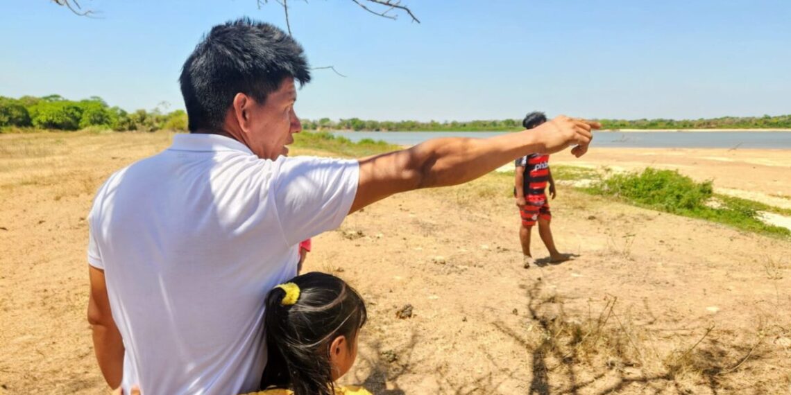Kubli Karajá mostra o trecho do Araguaia que passa pela Aldeia Nova Tytemã e pede mais segurança - Foto: Seleucia Fontes