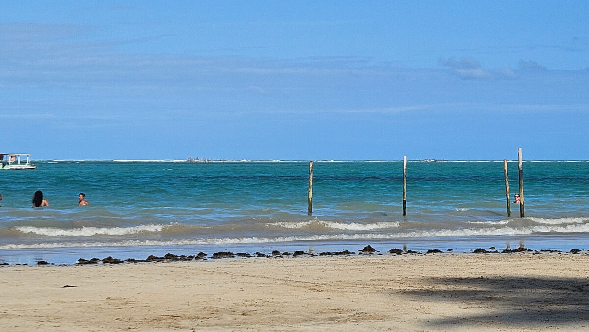 Piscinas naturais de Ipioca são formadas pela segunda maior barreira de corais do mundo - Foto: Juliana Vieira