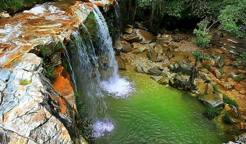 Uma das paisagens mais exuberantes da região, o Vale das Borboletas, em São Tomé das Letras, também conhecido pela beleza de suas cachoeiras - Foto: Divulgação
