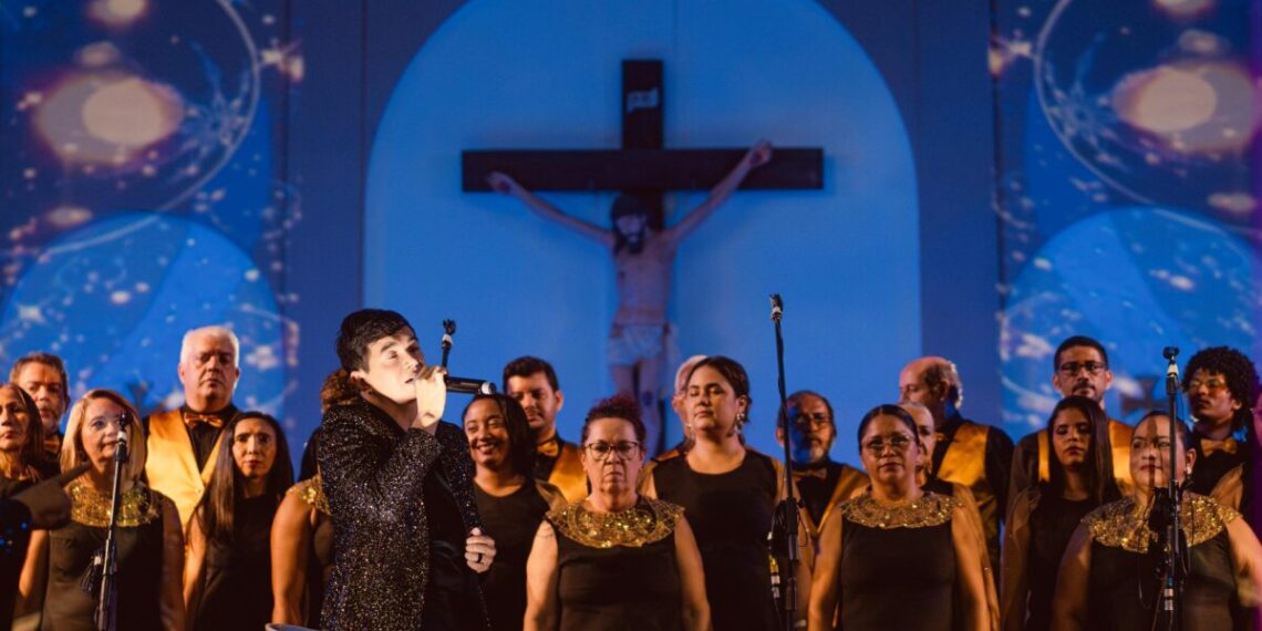 O cantor Fernando de Carvalho e o Coral São João apresentam o tradicional concerto “Natal na Catedral”, na Vila Encantada no Ipem às 18h - Foto: Divulgação