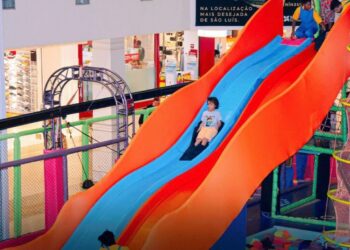 Shopping da Ilha faz a festa da criançada com a Arena Multi 360. Escorregadores, tobogãs em espiral, redes de escalada, trampolins, piscinas de espuma e obstáculos - Foto: Divulgação