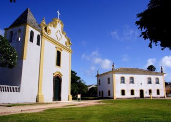 Construída no século 18, a Igreja Matriz Nossa Senhora da Pena é um marco de Porto Seguro - Foto: Divulgação/Pref. Porto Seguro