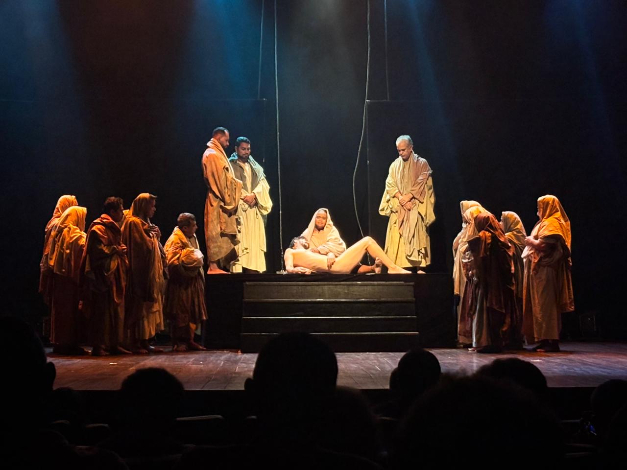 Jesus de volta aos braços da Mãe, após ser feita a Vontade do Pai - - Ascom/Coteatro
