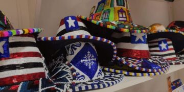 Chapéus bordados à mão refletem a identidade cultural maranhense e se destacam como principal produto das artesãs - Foto: Geíza Batista