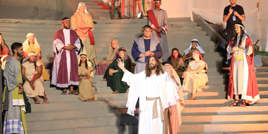 No Recanto da Paixão, com o ator Jorge Smith, fazendo o papel de Jesus, começa a monumental Pérola do Anjo da Guarda - Foto: Gilson Ferreira