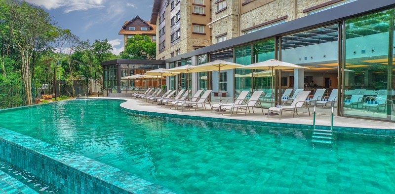 Piscinas com águas termais, áreas de lazer em comunhão com a natureza, proporcionando bem-estar  aos hóspedes - Foto: Divulgação