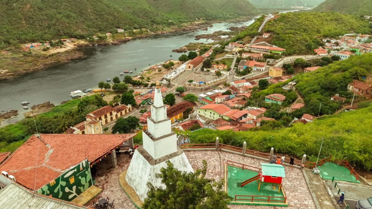 Tombada pelo Patrimônio Histórico Nacional, Piranhas se destaca como atração do sertão de Alagoas, a "Lapinha do Sertão" – Foto: Divulgação 