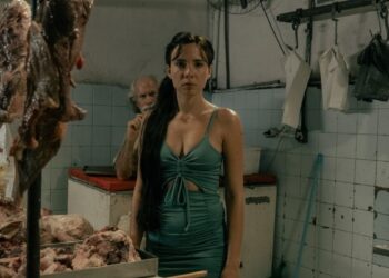 Tássia Dhur em cena do filme “Mercado Central” que tem estreia marcada para o dia 2, na capital pernambucana, Recife. No detalhe, o cartaz da produção - Foto: Izadora Gonçalves